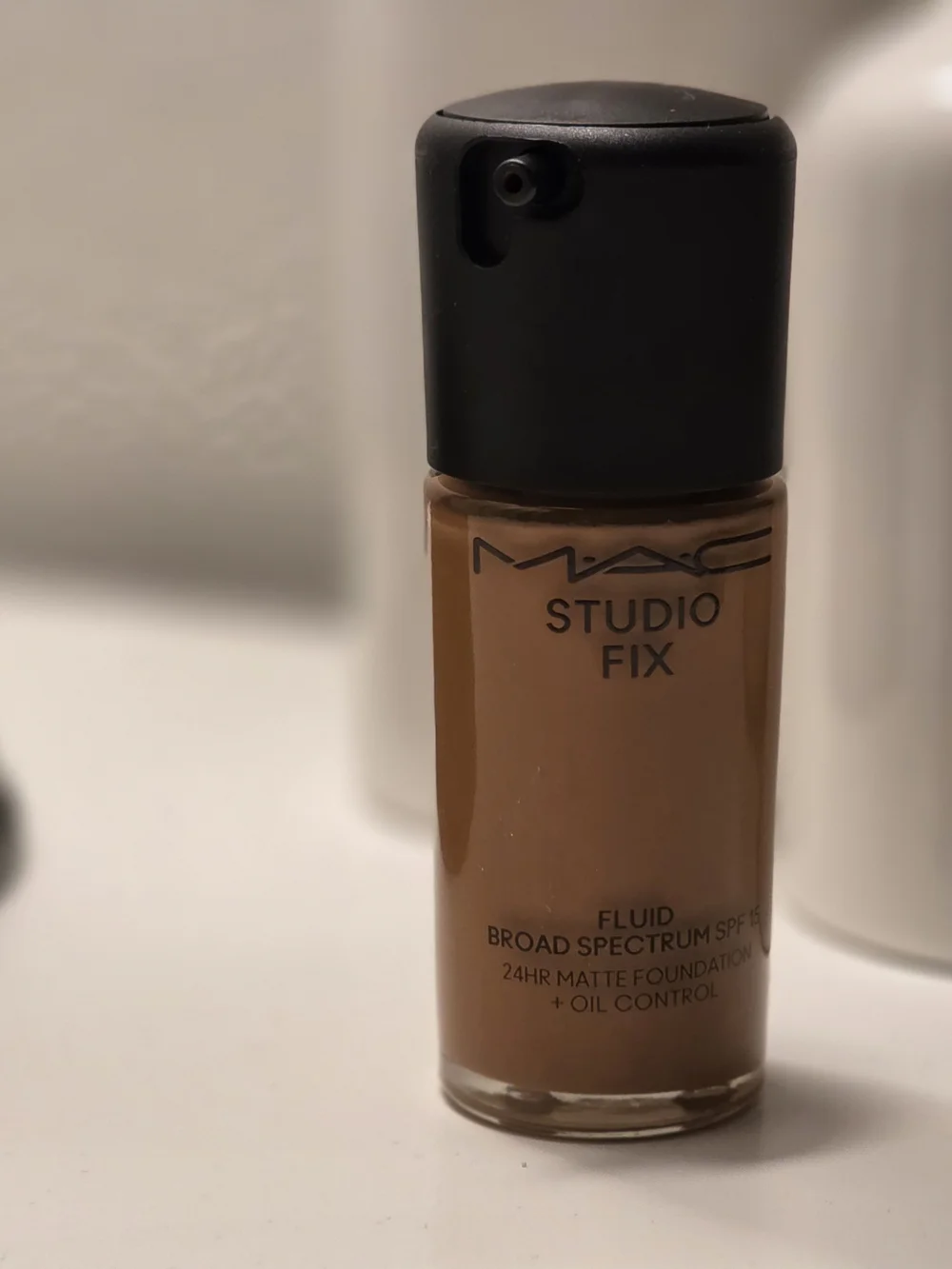 MAC Cosmetics Studio Fix Fluid Broad Spectrum SPF 15 Black Packaging